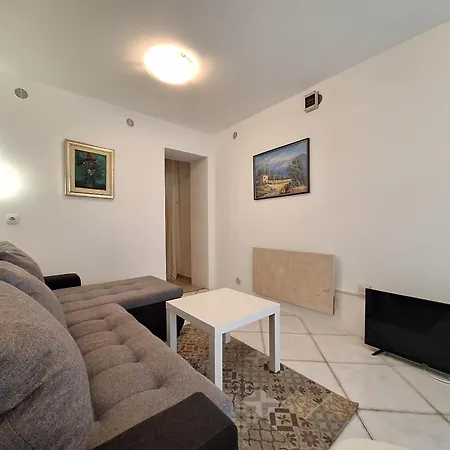 Apartment Dejana *