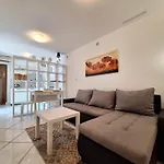 Sofi Apartamento Jadranovo